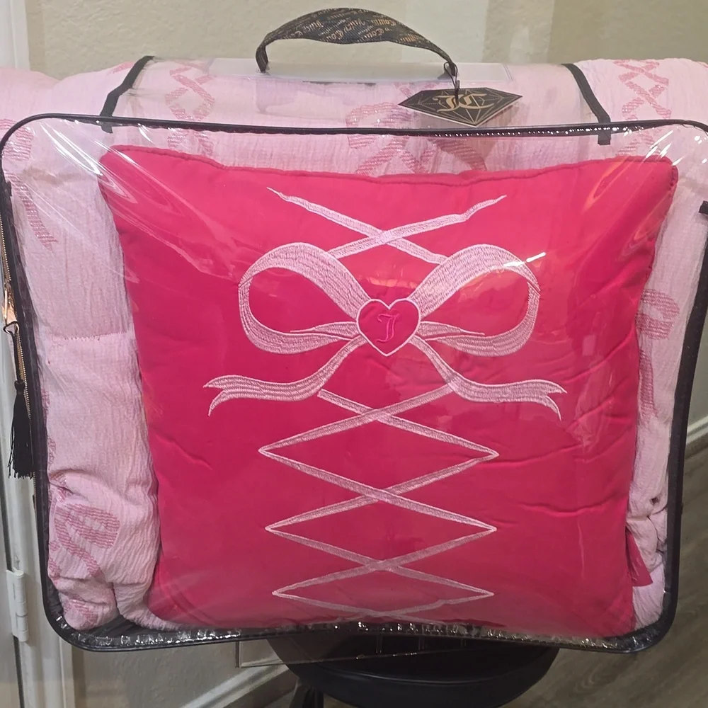 Juicy Couture Home The Rose Collection Pink Bow-Pattern 4-PC Comforter Set